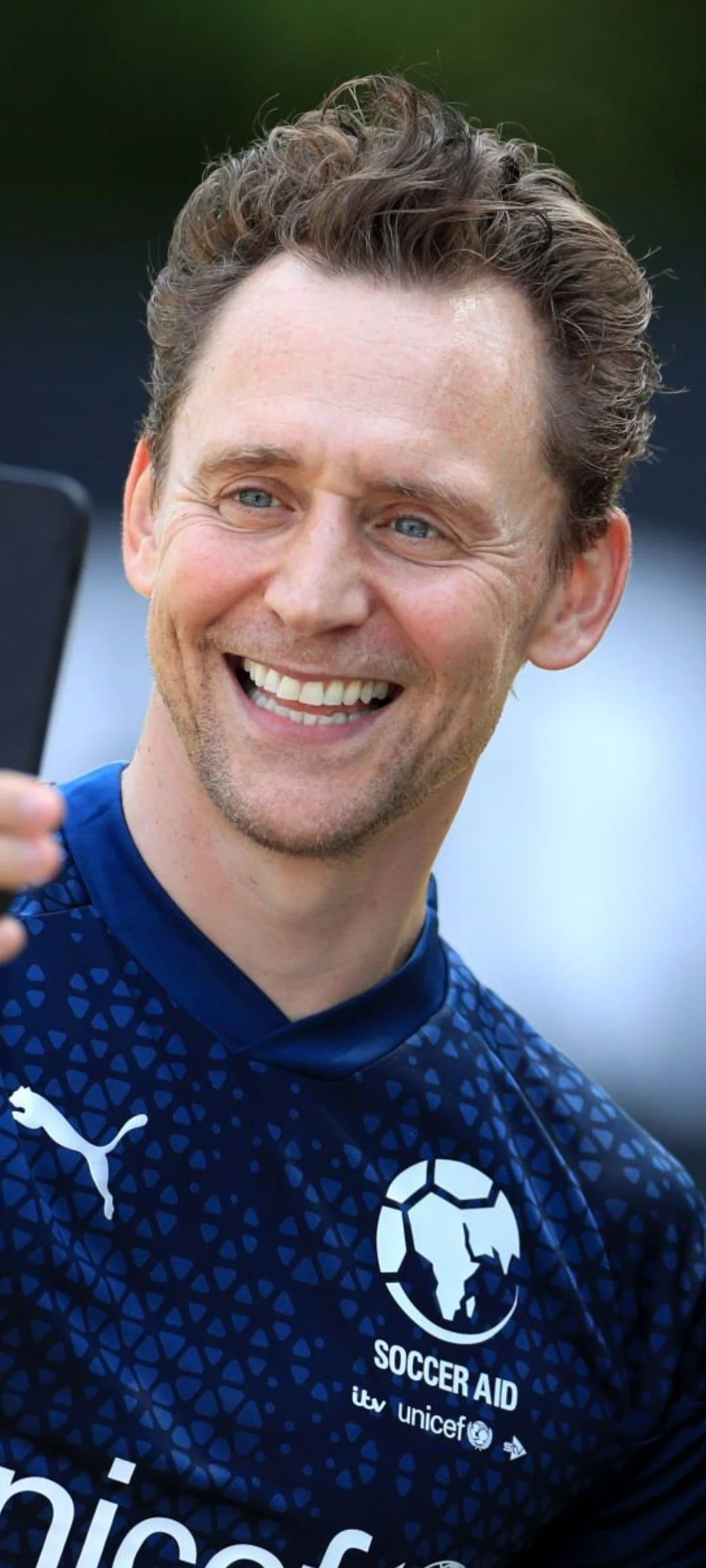 Grown-Out Waves – Like Tom Hiddleston